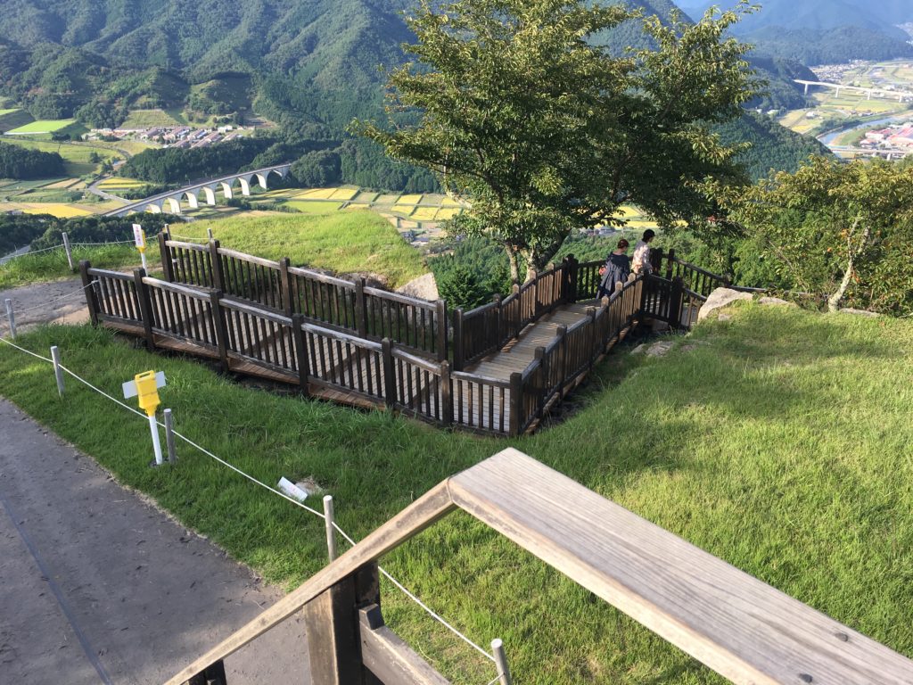 ペットと一緒に 天空の城 竹田城跡に登城 お勧めルートを紹介 いぬドコー愛犬との想い出作りにドコ行こう